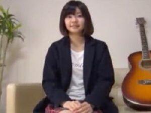 メジャーデビューを夢見て上京してきた田舎娘がまさかのAVデビュー！素人美少女痴女中出しハメ撮りの無料エロ動画