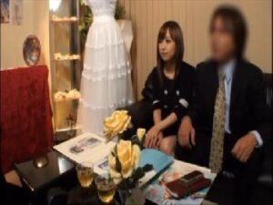 『赤ちゃんできちゃうよ…』ウエディングドレスの巨乳お姉さんに中出しハメ撮り！！の無料エロ動画