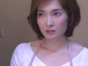 一見真面目そうな奥さんがウワキ相手の肉棒にハマってしまう！痴女人妻顔射の無料エロ動画