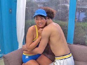 人工呼吸の実習でムラムラしちゃったライフセイバーが仕事中パコ！巨乳お姉さん素人ナンパの無料エロ動画