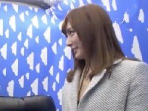 『すっごい出てるー』すけべ美形お姉さんが冴えない素人男を逆ナンパして即ズボ！！痴女の無料エロ動画