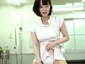 病院やアフター5のバーでも抜きまくってくれる僕だけのナース！お姉さんフェラ看護婦の無料エロ動画