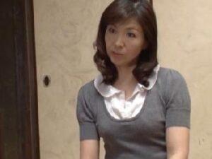 『そういうことじゃなくて‥』10年ぶりの性行為を懇願されて自らも絶頂オーガズムするビックおっぱい中年女性！巨乳熟女の無料エロ...