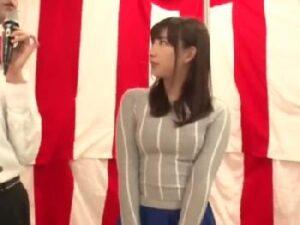 『イッたばっかりだからぁッらめぇっ！』イキ我慢エロ企画で見事絶頂→罰ゲーム挿入に涙目大きいオッパイ素人！巨乳美少女の無料エロ...