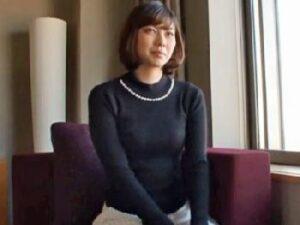 欲求不満で自らAV出演志願してきた素人と密通ハメ撮り！！痴女人妻の無料エロ動画