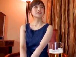 うわきファックの快楽が忘れられなくて…自らハメ撮り希望してきた素人奥さんに大量顔面射精！お姉さん人妻顔射の無料エロ動画