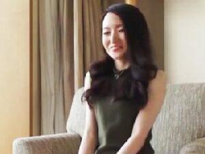 『私を絶頂させてください‥』イったことがない奥様が快楽を求めて不貞！！素人人妻ハメ撮り熟女の無料エロ動画