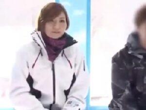 『あっ…だめっ』女子大生が素股に挑戦→我慢出来なくなって挿入！美少女素人盗撮の無料エロ動画