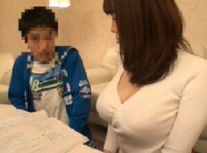 デカパイな従妹とおばチャンとの夢のような3人プレイ！オッぱい大好きなショタガキがテンション爆上がりな近親姦淫！巨乳3P近親相...