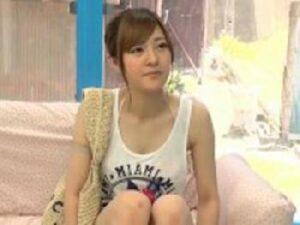 『勢い凄いねー♥』素人GALがDTくんを筆おろし！美少女水着童貞の無料エロ動画