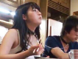 『え‥トイレも一緒に行くの！？』初対面男女が糸で繋がったまま一夜を共にした結果！素人中出し痴女盗撮の無料エロ動画