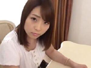 痴女娘が視線で男を誘惑→無許可で種付け射精されておかんむり！お姉さん中出しの無料エロ動画