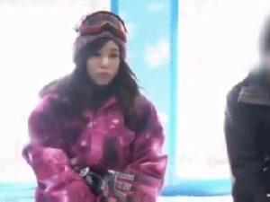 友人とマッサージ体験→勢い余って中出しフアックしちゃった大きいオッパイ素人さん！巨乳美少女の無料エロ動画