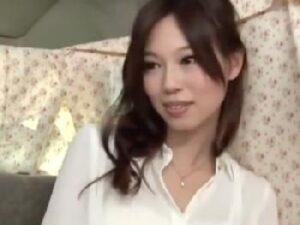 アンケートと称してナンパされた素人がそのまま中出しアダルトビデオデビュー！人妻めがねの無料エロ動画