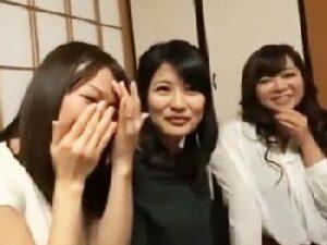 欲求不満のマダムたちがヤリコンに参加して乱交を満喫！素人中出し人妻ハメ撮りの無料エロ動画