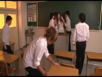 新人女性教師が息巻いて不良達を注意したら逆に性的暴行され後悔↓↓！巨乳お姉さんレイプぶっかけ3P乱交イラマチオ女教師の無料エ...