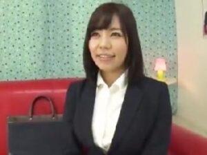 『中に‥出てる‥？』童貞陰茎に暴発中出しキメられちゃうデカ乳OL！巨乳お姉さん素人痴女ハメ撮りナンパの無料エロ動画