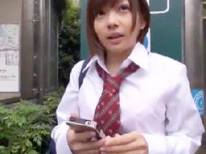 現役女子校生と人目に付かない郊外で密会→ホテル連れ込み援助交際フアック！！美少女素人痴女顔射ハメ撮りの無料エロ動画