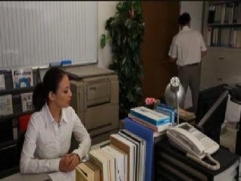 織田真子が魅惑的で同僚や生徒が発情！巨乳痴女フェライラマチオ女教師の無料エロ動画