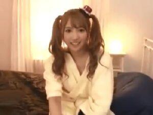 巨大乳房のアイドルきれいなお姉さんが一生懸命に肉棒奉仕→ぶっかけられて悶絶！巨乳の無料エロ動画