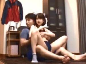 若くしてイチモツが大好物なすけべ娘が子種顔面射精パコでイキ狂い！巨乳お姉さん痴女顔射の無料エロ動画