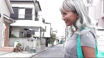 『お母ちゃんには内緒だよ?』友人のGAL母に肉棒弄られて射精!巨乳中出しフェラギャル童貞の無料エロ動画