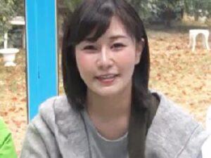 マッサージで発情した美人マダムのマンコにどっぷり寝取られ中出し！！素人人妻の無料エロ動画