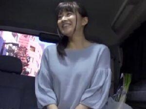 ダメ元でナンパした清麗妻が車内で即フェラチオ抜きしてくれた！お姉さん素人痴女人妻の無料エロ動画