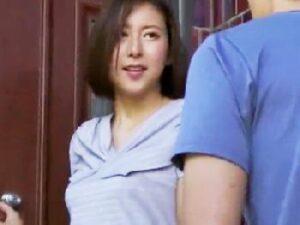 清潔感あふれる巨大オッパイ妻が夫の居ぬ間に若い男を部屋に連れ込み中出し交尾三昧！巨乳人妻の無料エロ動画