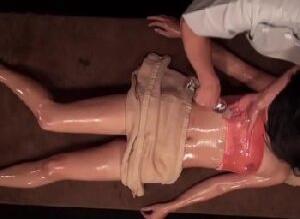 『はぁああ！そこは…//』感じ過ぎだろとツッコミたくなるくらい敏感になった美魔女が痙攣絶叫パコ！素人人妻熟女マッサージの無料...