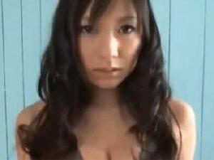 ドすけべ衣装の巨大乳房美形お姉さんがプロ男優界一の巨大チンポにピスられて悶絶イキ！ぶっかけの無料エロ動画