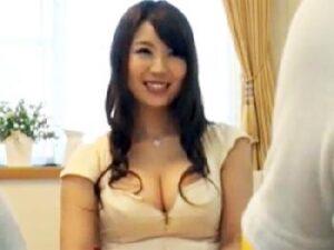 悪戯っ子の弟が兄貴の彼女の爆乳バストを揉みしだき中出し性的暴行!!巨乳お姉さんレイプの無料エロ動画