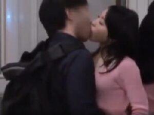 『今日あの人帰ってこないから』若奥様が堂々自宅で密通交尾！中出し痴女人妻の無料エロ動画