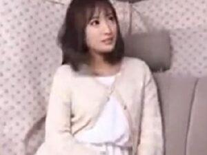 芸能人レベルの素人に即中出ししちゃいました！人妻ナンパの無料エロ動画