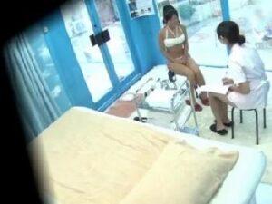 こんがり日に焼けた幼顔っ子がマジックミラーー号へ！一度は外に出されながらも膣奥にたっぷり種付け！美少女素人中出しロリナンパ盗...