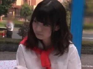 童貞くんを筆おろしするはずが中出しされちゃった素人娘！美少女の無料エロ動画