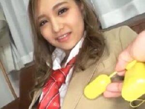 『お店には内緒だけど挿れる？』売女尻軽ヤリマンGALの若マンコに男根挿入して中出し！！女子校生ギャルの無料エロ動画