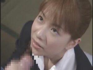 美形お姉さん教師が引きこもり生徒の家庭訪問→両親不在のスキにフェラチオ抜きして登校指導!顔射手コキぶっかけ女教師の無料エロ動...