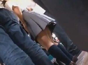 抵抗しない幼顔女子校生を痴漢→その後廃屋へと連れ込んで幼顔マンコを放尿性的暴行！美少女素人ロリレイプの無料エロ動画