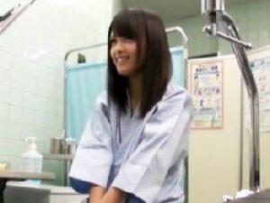 美形少女女子校生を性的変態医者がはめたい放題！生姦でしっかり中出しする職権乱用！美少女素人盗撮の無料エロ動画