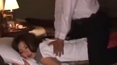 肩こりが酷いデカパイ妻がホテルのマッサージサービスを呼んだら施術師の男に挿入される!巨乳中出し人妻の無料エロ動画