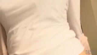 性に飢えた巨大乳房妻が修理業者の男を強引に誘惑して見事にペニ棒ゲット！巨乳人妻パイパンの無料エロ動画