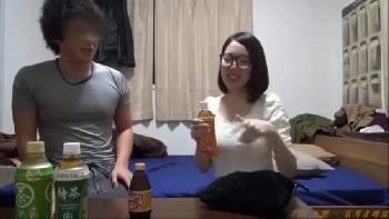 合コンで意気投合した巨大バスト娘をカメラだらけの部屋に連行して盗撮パコ!巨乳お姉さん素人めがねの無料エロ動画