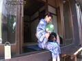 覗かれて猛烈興奮するヘンタイマダムが義弟ペニスをパクッ!!人妻不倫の無料エロ動画