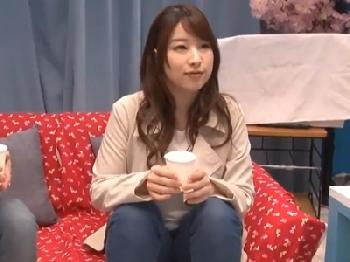 『えっ挿入って‥!?』素人娘が男友人と耐久素股→あっさり色情して中出しセっクスに発展!お姉さんの無料エロ動画
