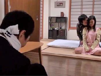拘束された夫の目の前で犯され激イキする奥さん!巨乳人妻古川いおりの無料エロ動画