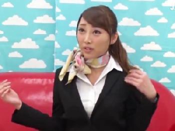 CAのお姉さんが休憩時間にDTくんをサクッと筆おろし！素人童貞の無料エロ動画