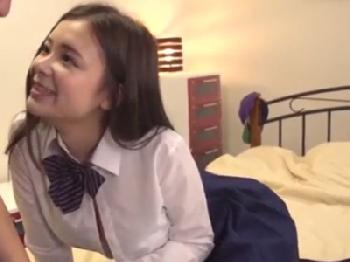 自宅に来ていた妹の友人たちの猥褻な誘惑に我慢出来ずに…!巨乳美少女中出しフェラ手コキ女子校生乱交パイズリの無料エロ動画