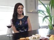 お嬢様宅にお邪魔して5分も経たないうちに肉棒挿入しました！お姉さん素人ハメ撮りの無料エロ動画