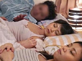 無防備に眠る連れ子のとても綺麗な女子校生姉妹に夜這いして猛ピストンで絶頂させまくるヘンタイ義理の父がこちら！美少女中出しフェ...